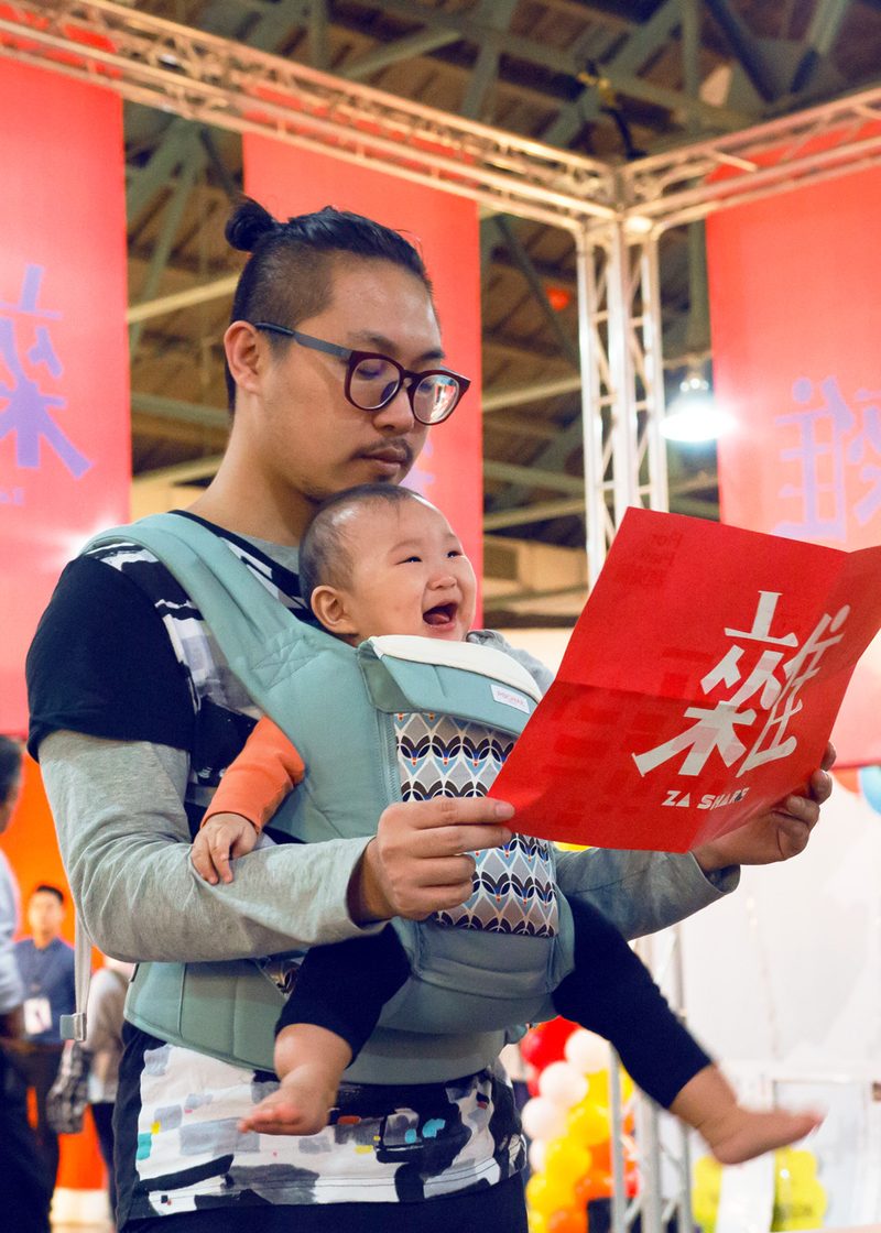 雜學校創辦人 蘇仰志於雜學校展覽現場
